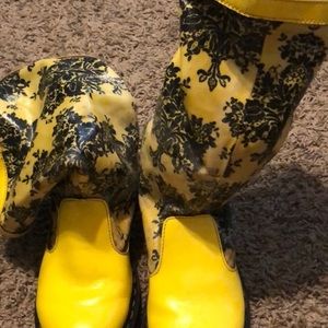 Doc Martens yellow and black rain boots